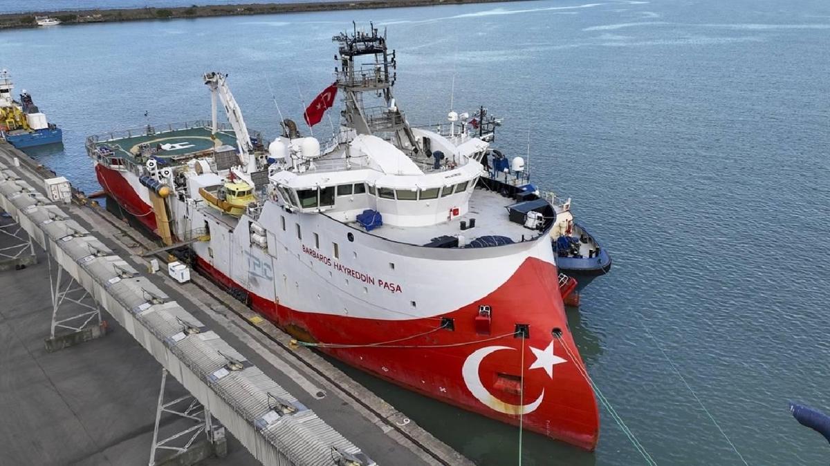 Barbaros Hayreddin Paa Trabzon Liman'na demirledi