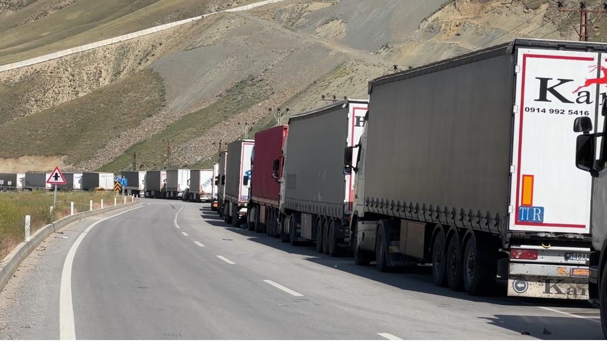 ran-srail gerilimi Trkiye snrna dayand: 2 kilometrelik tr kuyruu olutu