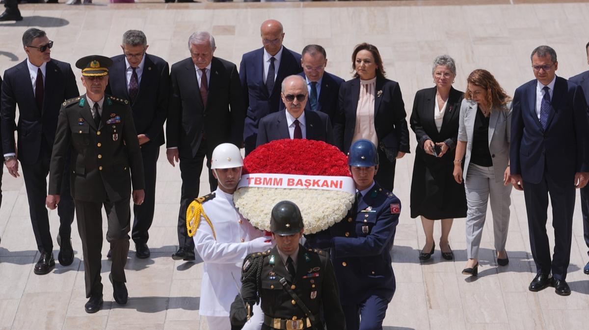 TBMM Bakan Kurtulmu ile Bakanlk Divan yeleri Antkabir'i ziyaret etti