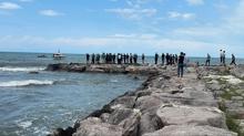 Serinlemek iin babalaryla denize girmilerdi! 10 yandaki ocuk aranyor