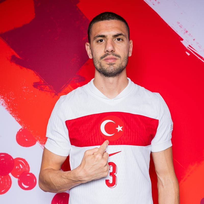 Fenerbahe'nin gndemindeydi! Merih Demiral kararn verdi
