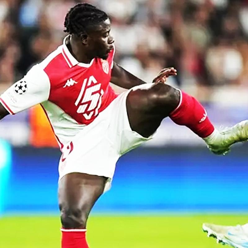 Galatasaray'n stoperi Fransa'dan
