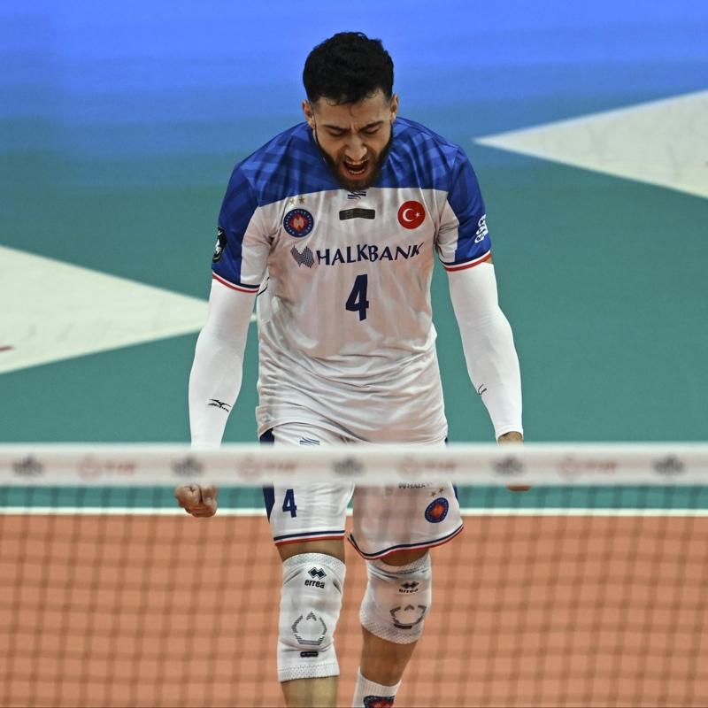 Halkbank Voleybol Takm'nda yaprak dkm