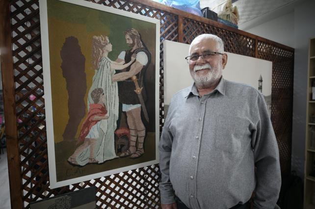 Kum taneleri emekli torna ustasnn ellerinde sanat eserine dnyor