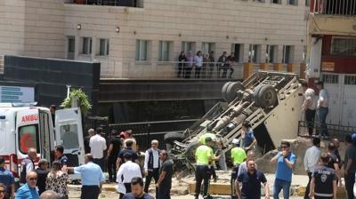 rnak'ta korkun kaza! Freni boalan ara evin bahesine dt