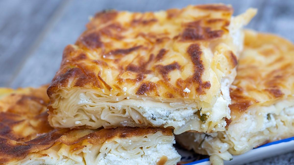 Kahvaltlk pratik brek tarifi! Hazr yufkadan yaplyor, ay demlenene kadar hazr oluyor