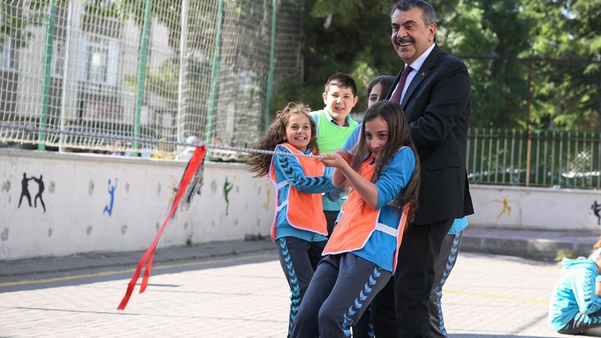 Okullarda dnem sonu elenceli geecek! Faaliyet haftas balad