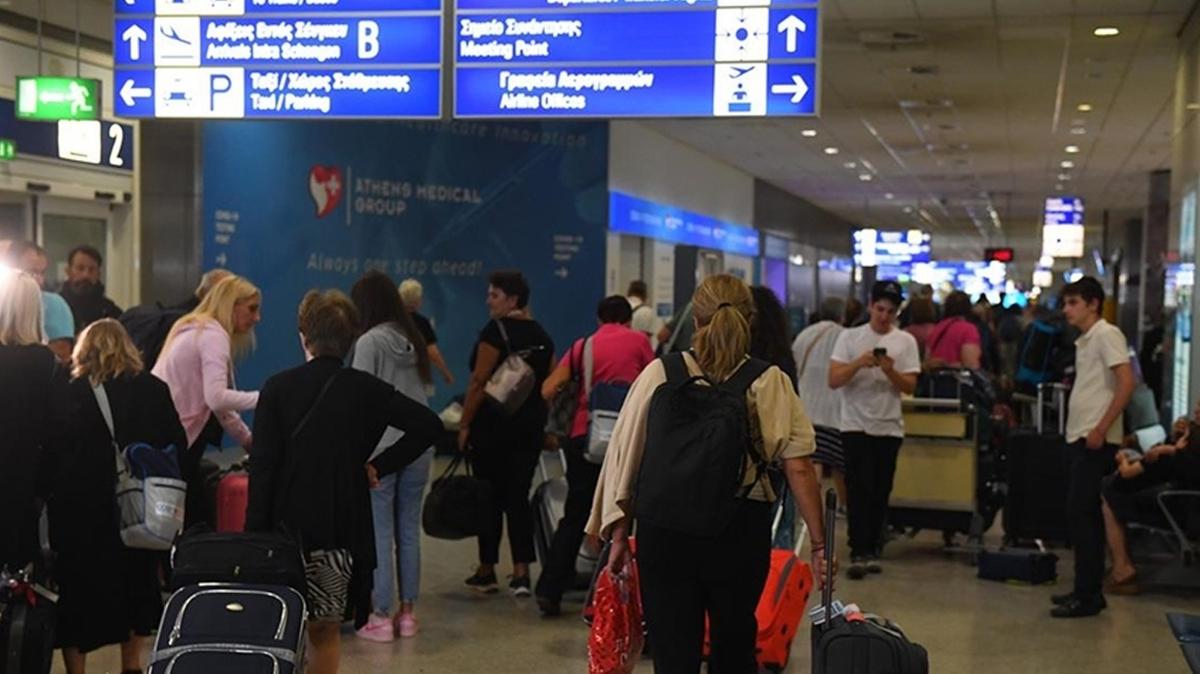 Yunanlar srail'i terk ediyor