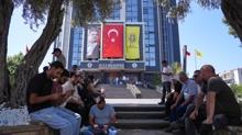 zmir'de yeni kaos! ki belediyede 2 bin 700 ii i brakt