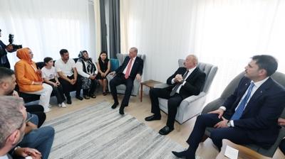 Depremzede aileye büyük sürpriz! Yeni evlerinde ilk misafir Başkan Erdoğan