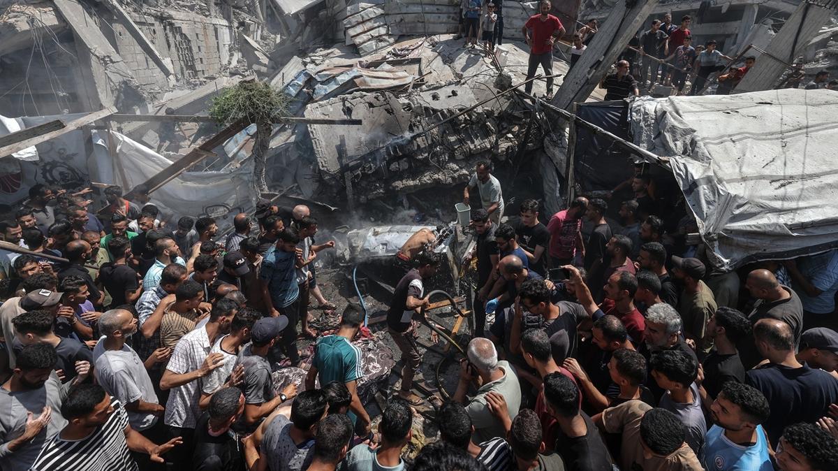 Katil srail'in Gazze'ye saldrlar sryor: 29 can kayb