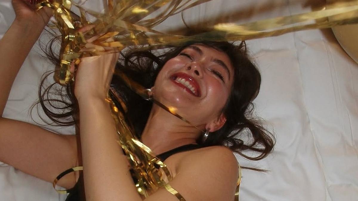 Neslihan Atagl hamile mi" Kafa kartran gizemli kutlama