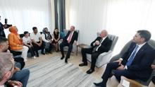Depremzede aileye byk srpriz! Yeni evlerinde ilk misafir Bakan Erdoan
