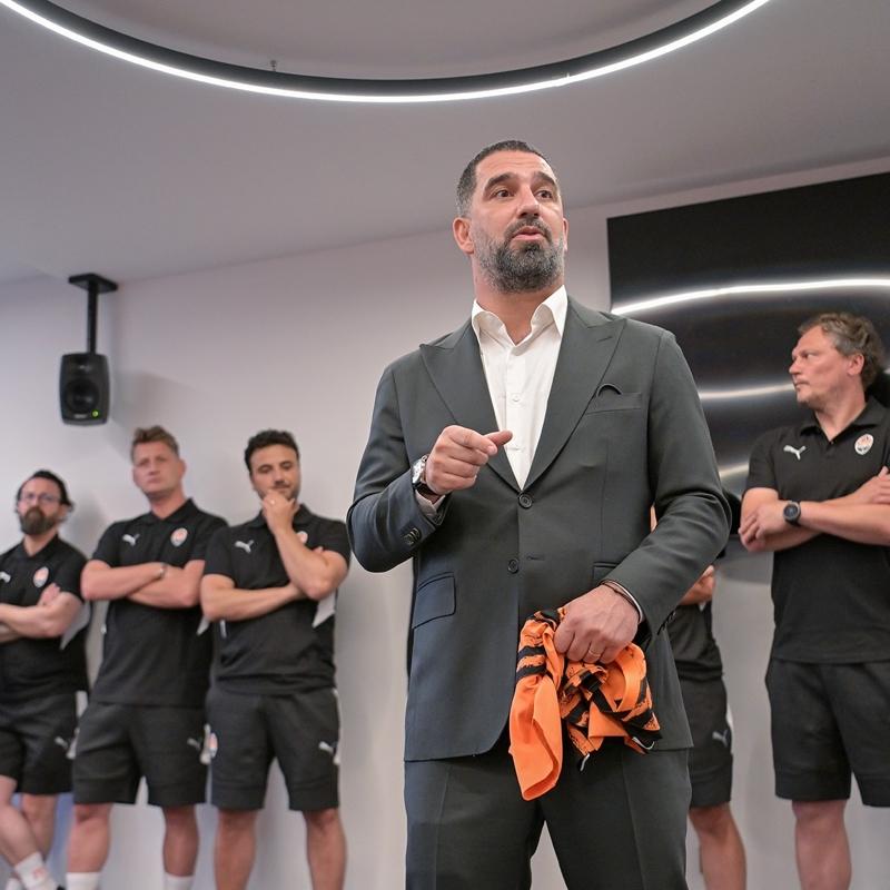 Arda Turan, Shakhtar Donetsk'in banda ilk antrenmannda