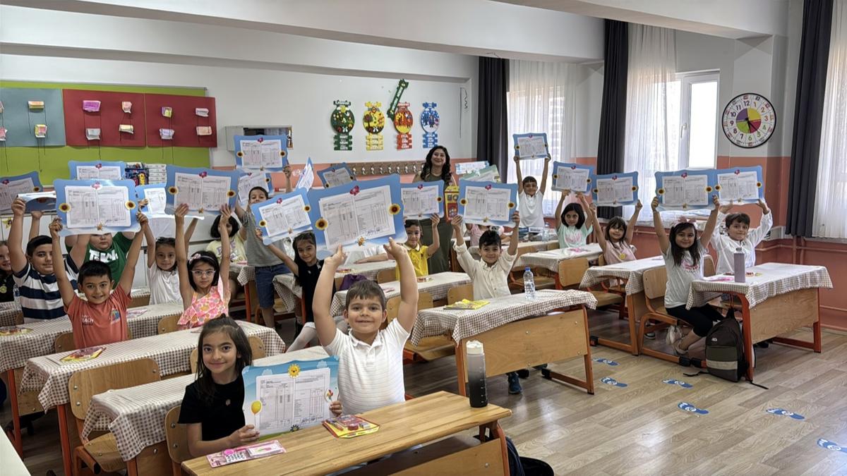 Ve tatil balad! 20 milyon rencinin karne heyecan