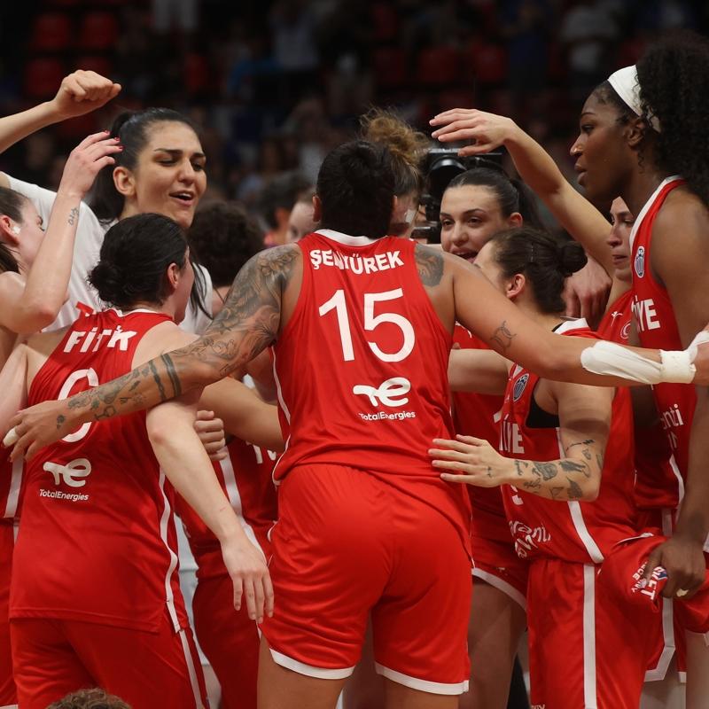 Bakan Bak'tan A Milli Kadn Basketbol Takm'na tebrik
