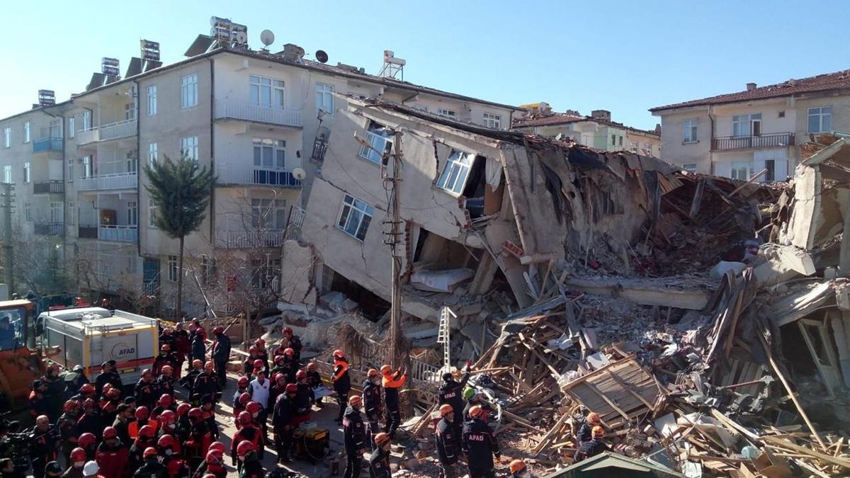 Elaz'da depremin yaralar sarlyor: 32 bin konut sahiplerine teslim edildi