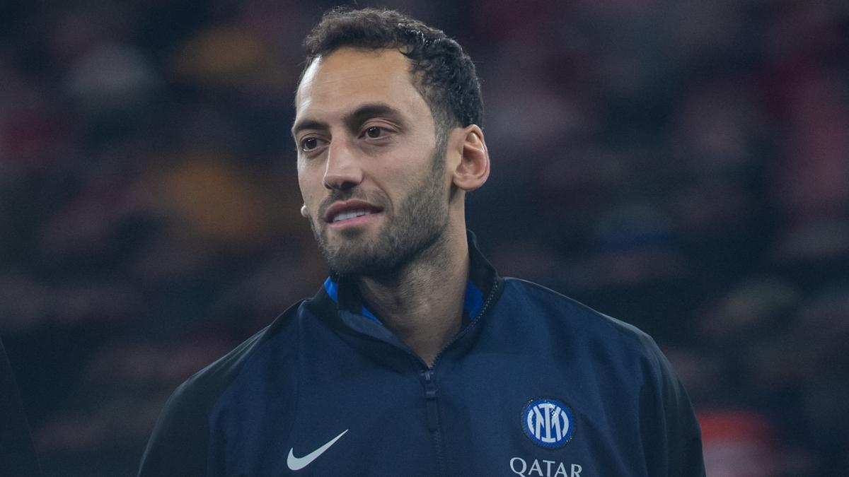 Galatasaray istiyordu! Hakan alhanolu iin aklama geldi
