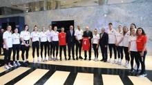 Bakan, Sultanlar'a baar diledi