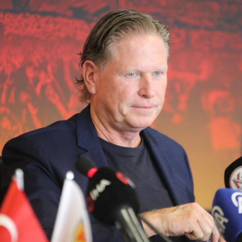 Kayserispor'da Markus Gisdol iin imza treni dzenlendi