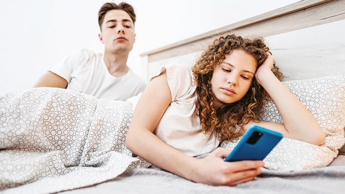 Yargtay'dan emsal karar! Hediye telefondaki casus'a ceza