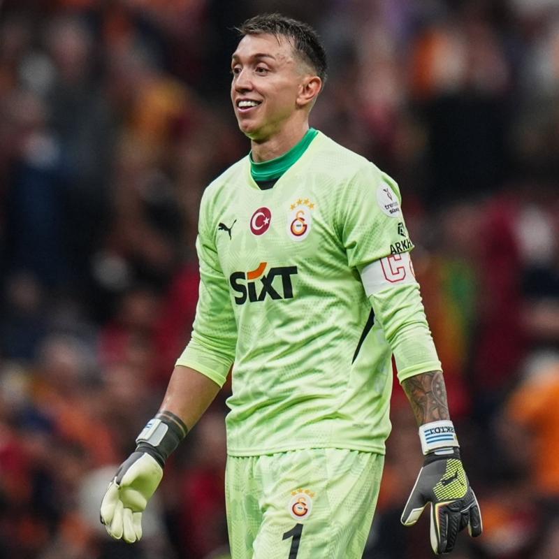 Fernando Muslera bizzat aklad! te yeni adresi...