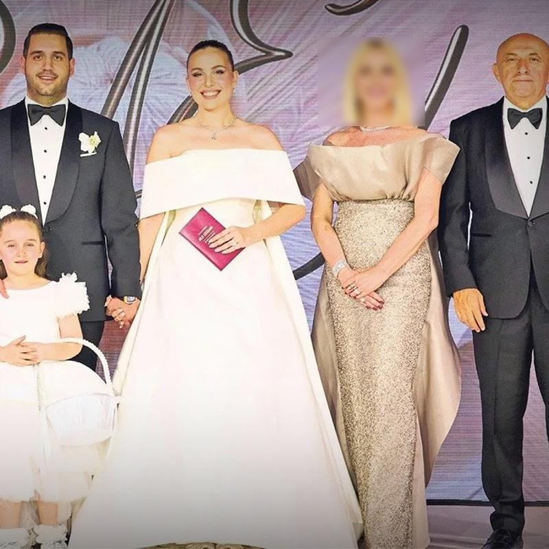 Sinan Engin kzn evlendirdi! 25 yllk ei Aye Engin dne damga vurdu