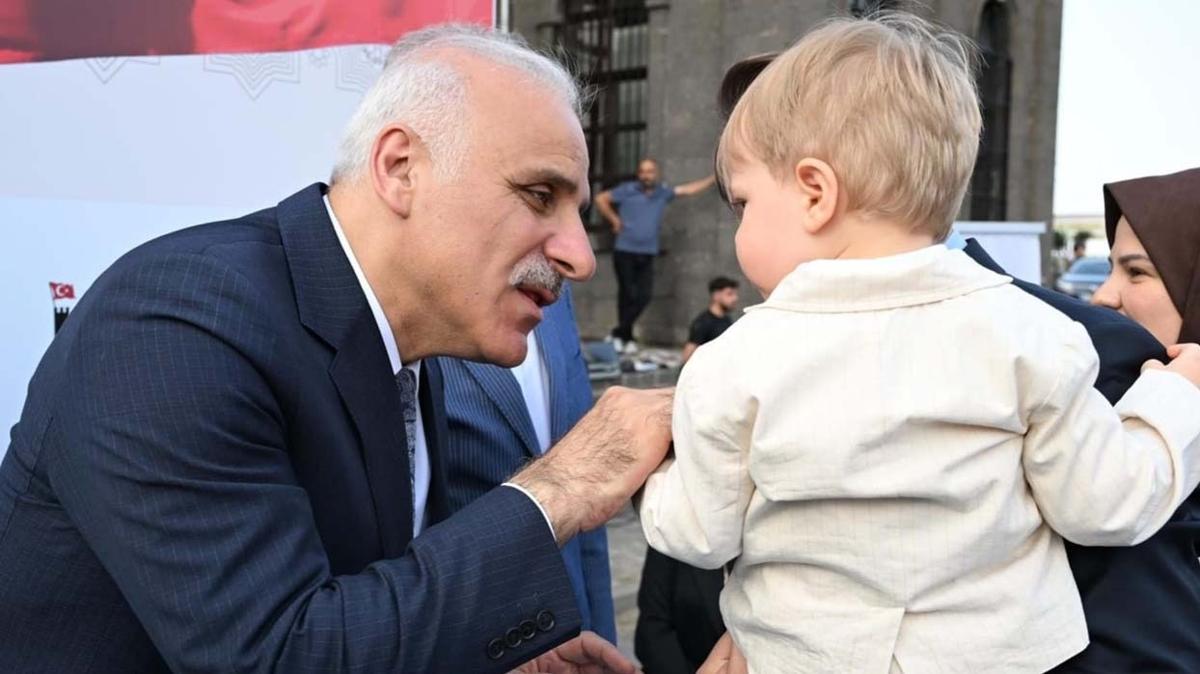 Diyarbakr Valisi Zorluolu: Konteyner kentler boaltlmal, depremzedeler evlerine tanmal