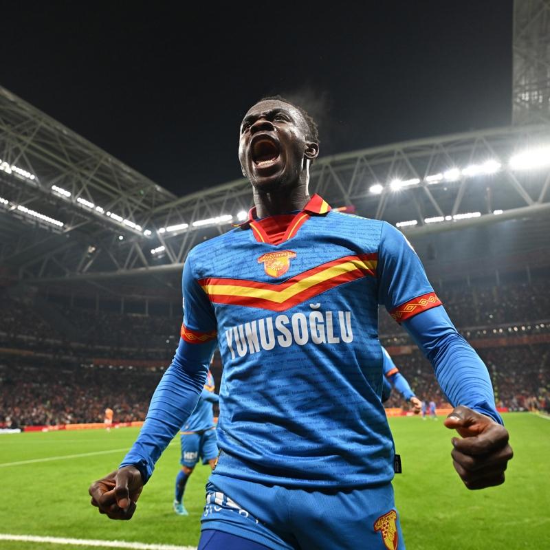 G�ztepe'den Dennis i�in gelen teklife ret