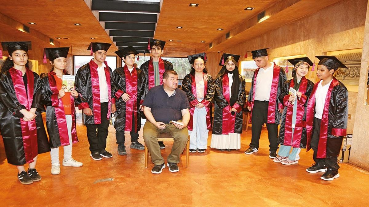 Azmin zaferi'nin kitabn yazdlar