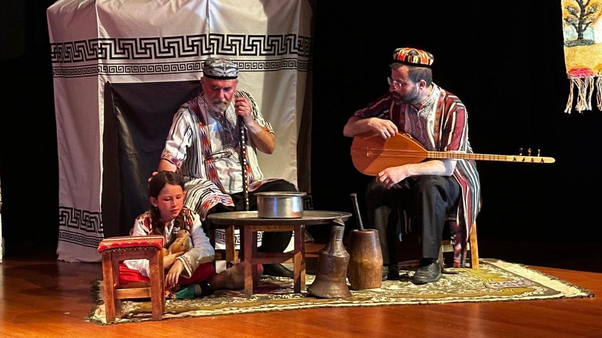 Uygur halkna uygulanan zulm tiyatro sahnesinde