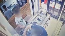 Gen ifte dn ncesi byk ok! Evdeki taklar bir ocuk tarafndan alnd