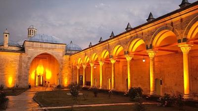 Sultan II. Bayezid Klliyesi Salk Mzesi gece ziyaretlerine ald