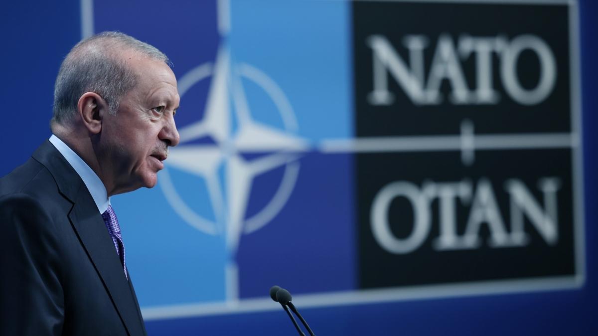 Bakan Erdoan Hollanda'dan ayrld