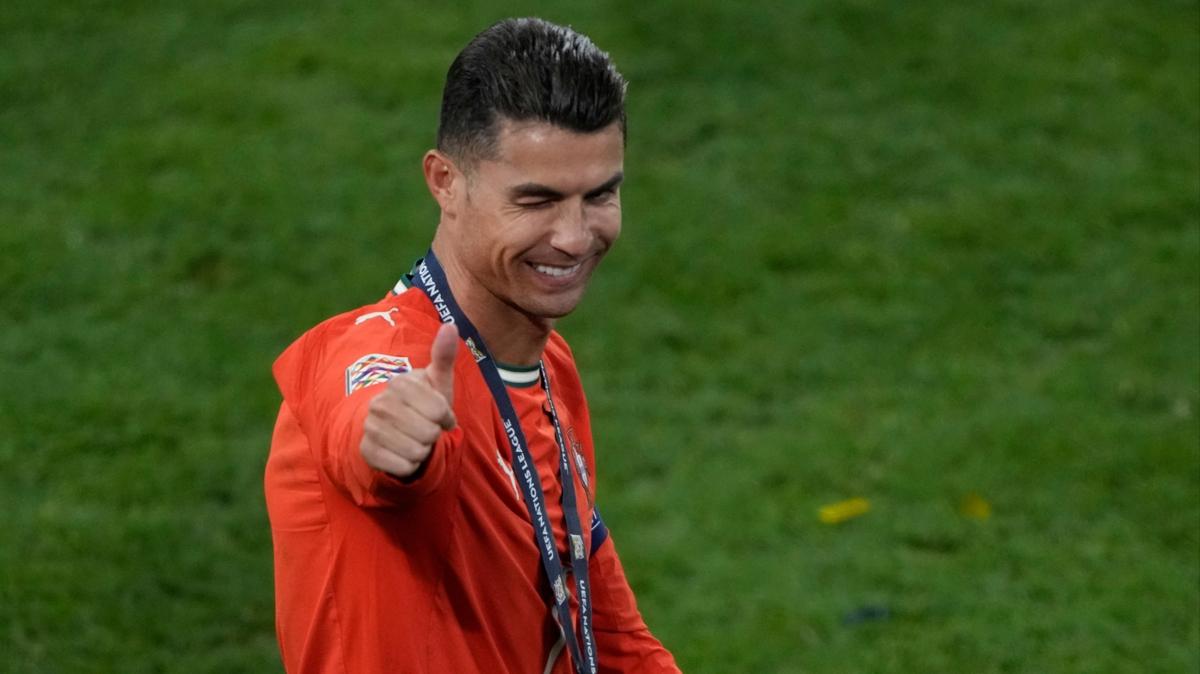 Cristiano Ronaldo'dan 2 yllk imza