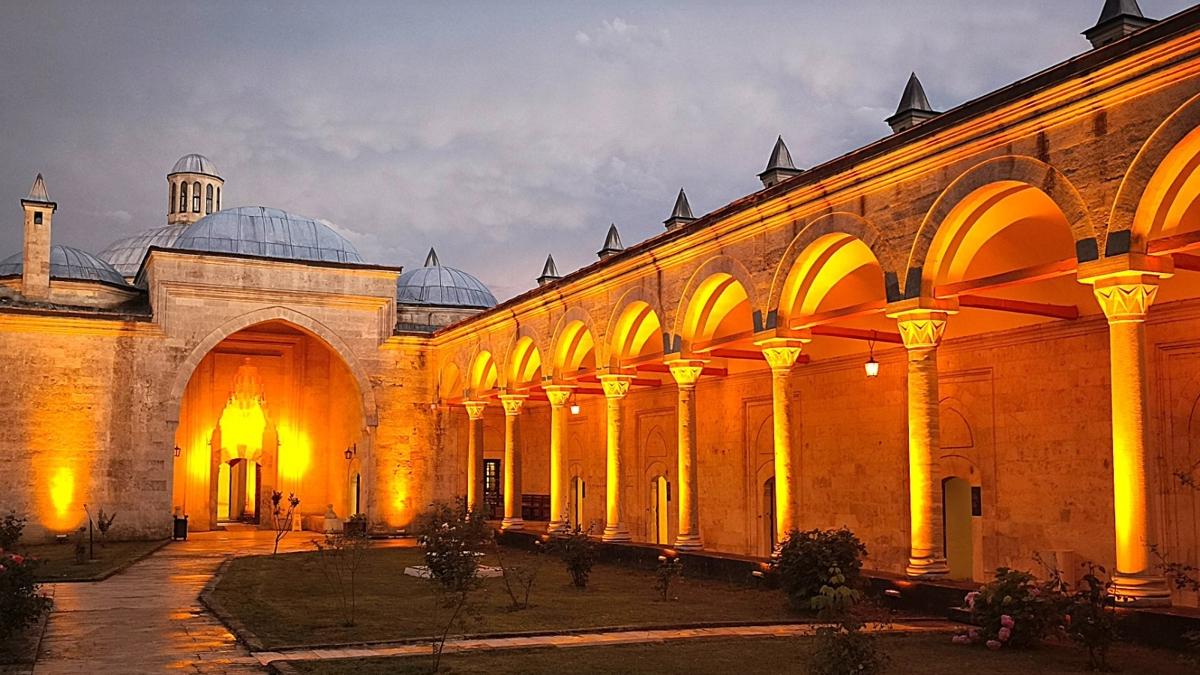 Sultan II. Bayezid Klliyesi Salk Mzesi gece ziyaretlerine ald