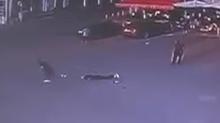 Boanma aamasnda bakl dehet! 2 kez ambulansn nn kesti