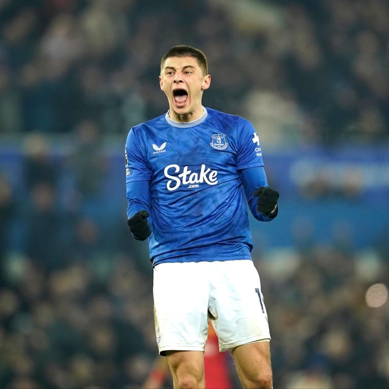 Milan, Everton'dan Vitaliy Mykolenko'yu gndemine ald
