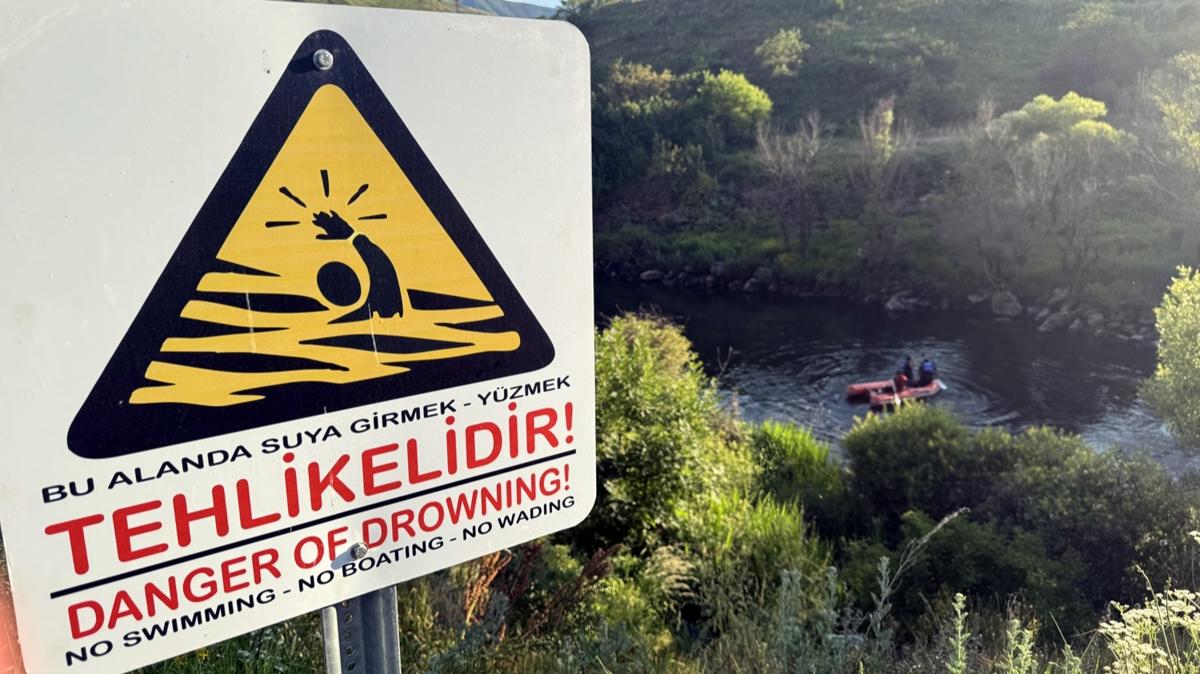 Ardahan'da Kura Nehri'ne giren 2 kii bouldu