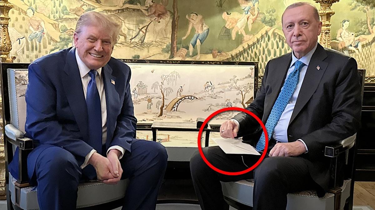 Bakan Erdoan'n elindeki zarfn srr zld! lk kez 24 TV ulat