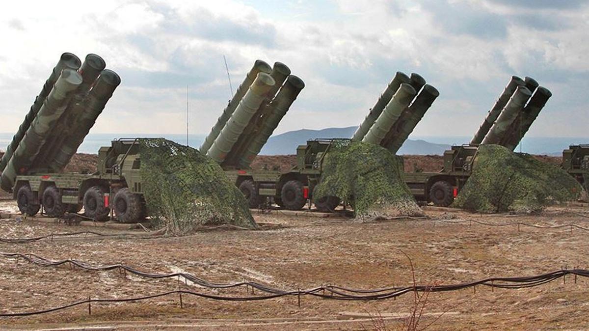 Dost lkeye kar harekete getiler: S-400'ler havalimanna iniyor