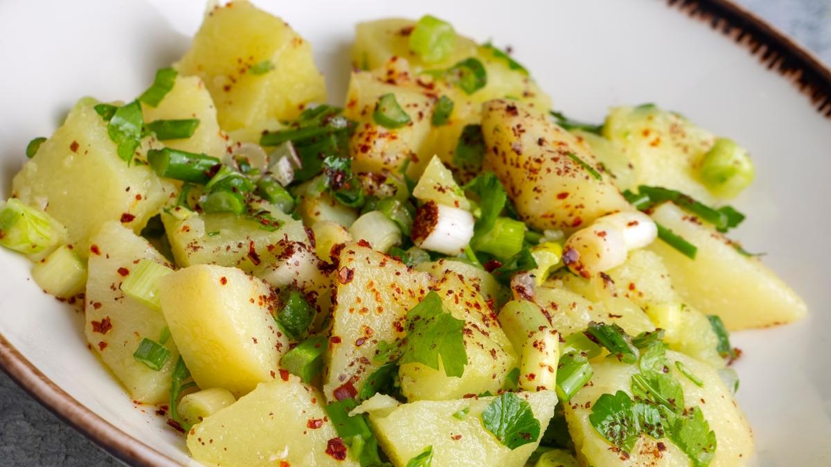 Patates salatas tarifi! Oteller bile byle yapyor! Doyurucu lezzet