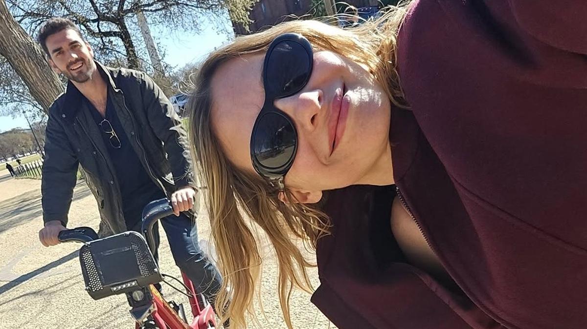 Tuba nsal'dan sevgilisine ak dolu kutlama: Dnya o gnden beri daha gzel