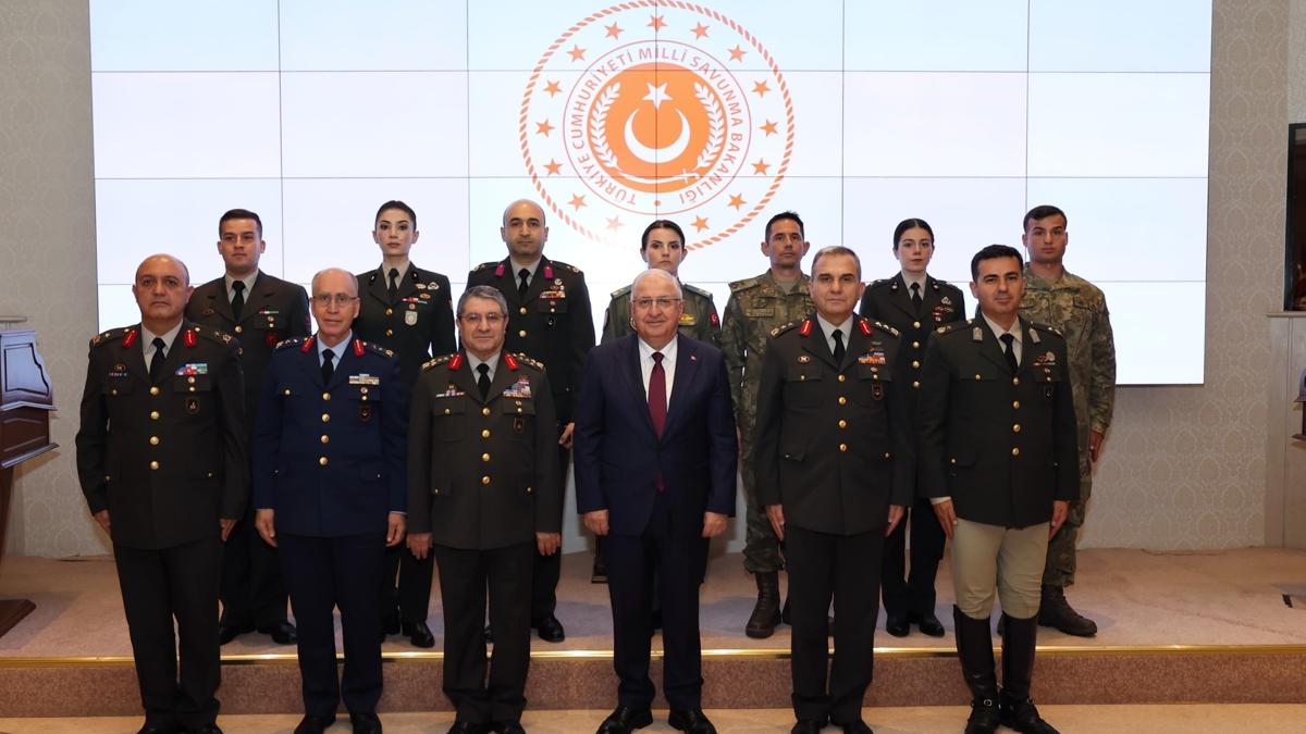 Bakan Gler: Trk ordusunu yerli ve milli gle tahkim ediyoruz