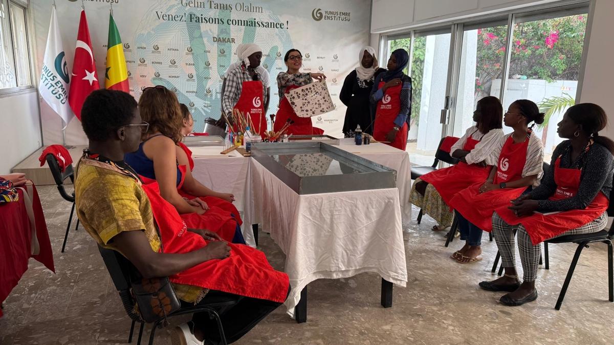 Dakar Yunus Emre Enstits, Senegallilere ebru sanatn retiyor