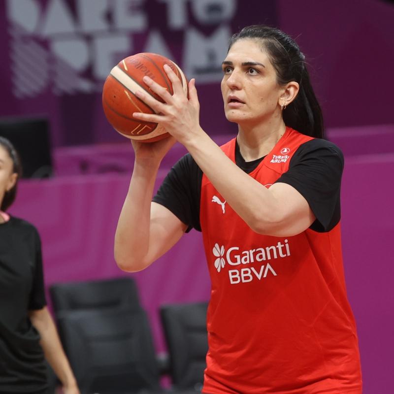 A Milli Kadn Basketbol Takm, yedincilik iin parkeye kyor