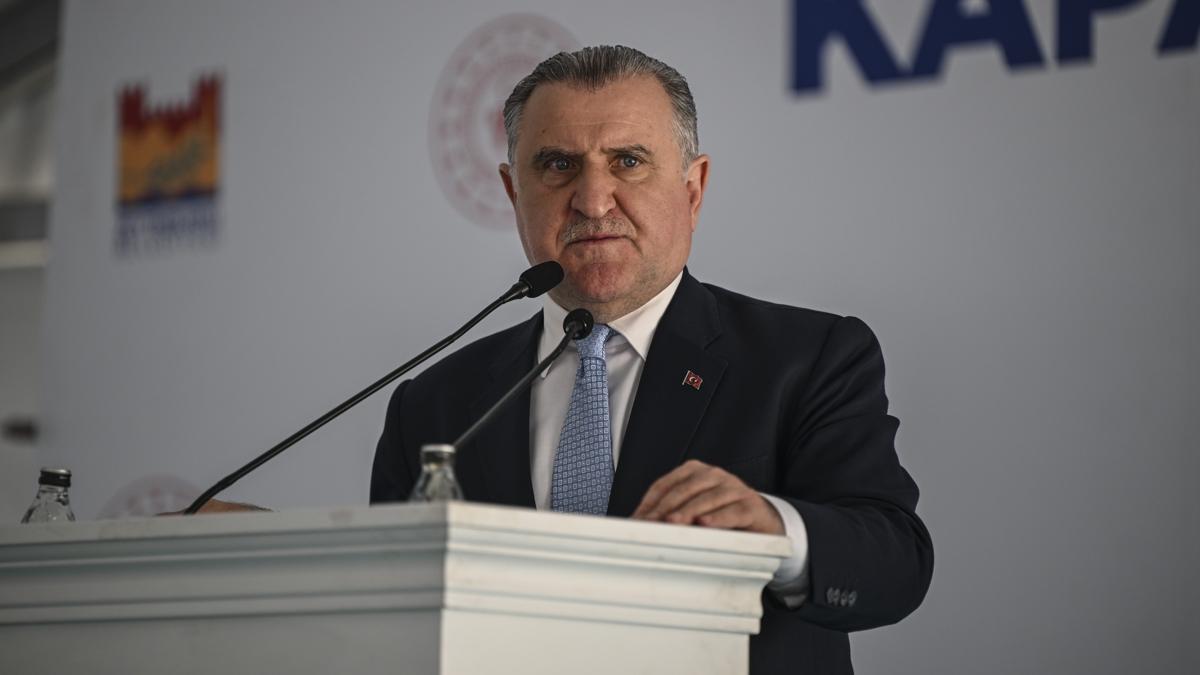 Bakan Bak, Gazi Kousu'nun galibi Ahmet elik'i tebrik etti