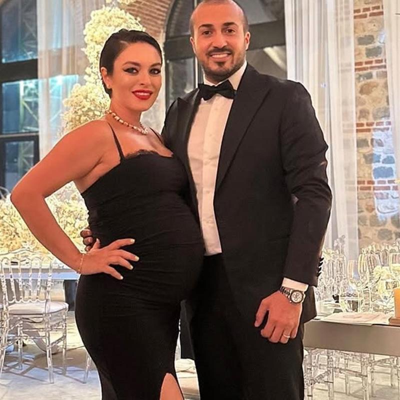 Ezgi Mola'nn eski ei Mustafa Aksakall sessizliini bozdu! Boanma sonras ilk paylam