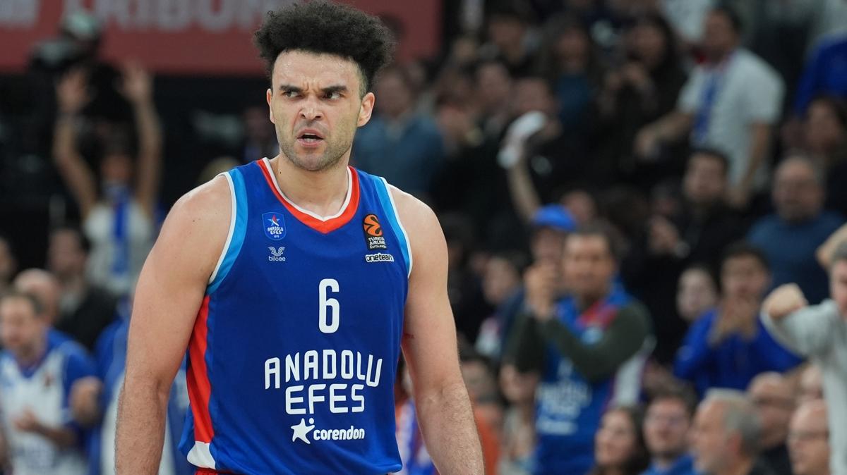Anadolu Efes'te ABD'li oyuncu Elijah Bryant'n ayrl duyuruldu