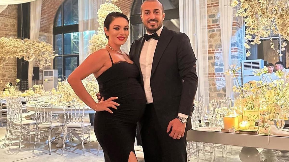 Ezgi Mola'nn eski ei Mustafa Aksakall sessizliini bozdu! Boanma sonras ilk paylam